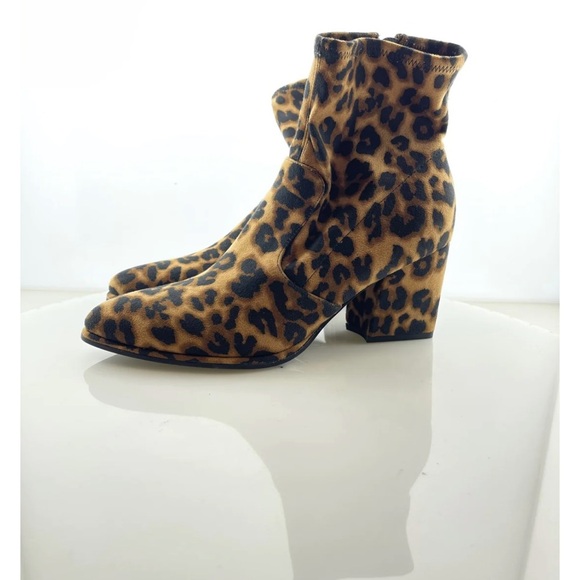 Cole haan women's Kimberly waterproof leopard print ankle booties. Size 9 - Picture 7 of 16